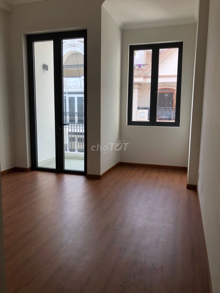 Bán khách sạn mặt tiền Hoa Sứ, Phường 7, Phú Nhuận