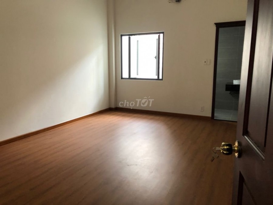 Bán khách sạn mặt tiền Hoa Sứ, Phường 7, Phú Nhuận