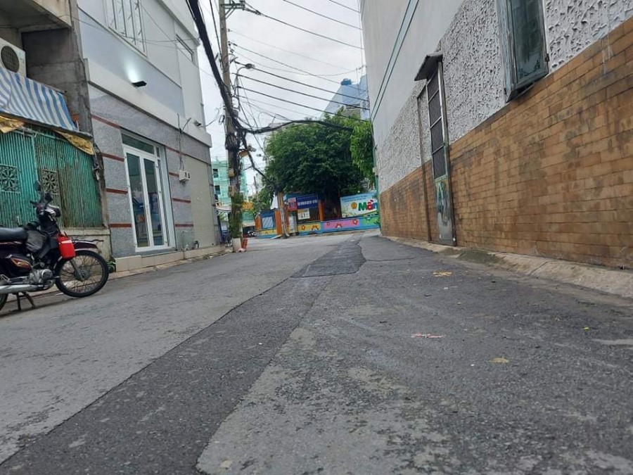 Bán nhà Lạc Long Quân, Tân Bình, 90m2, hẻm 3 xe tải tránh.