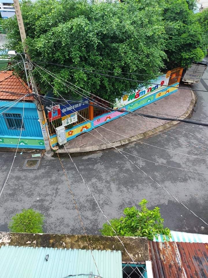 Bán nhà Lạc Long Quân, Tân Bình, 90m2, hẻm 3 xe tải tránh.
