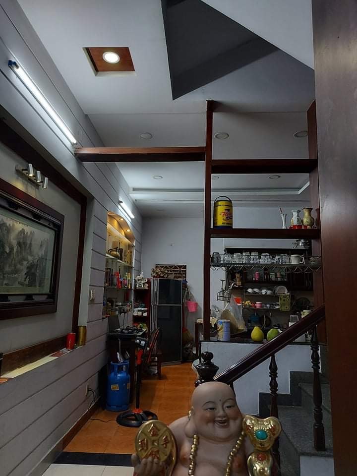 Bán nhà Lạc Long Quân, Tân Bình, 90m2, hẻm 3 xe tải tránh.
