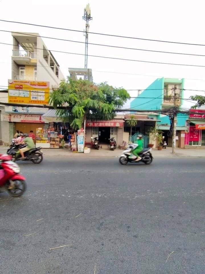 Bán gấp định cư cùng gia đình, Mặt tiền 209m2, giá chỉ 9.x tỷ??