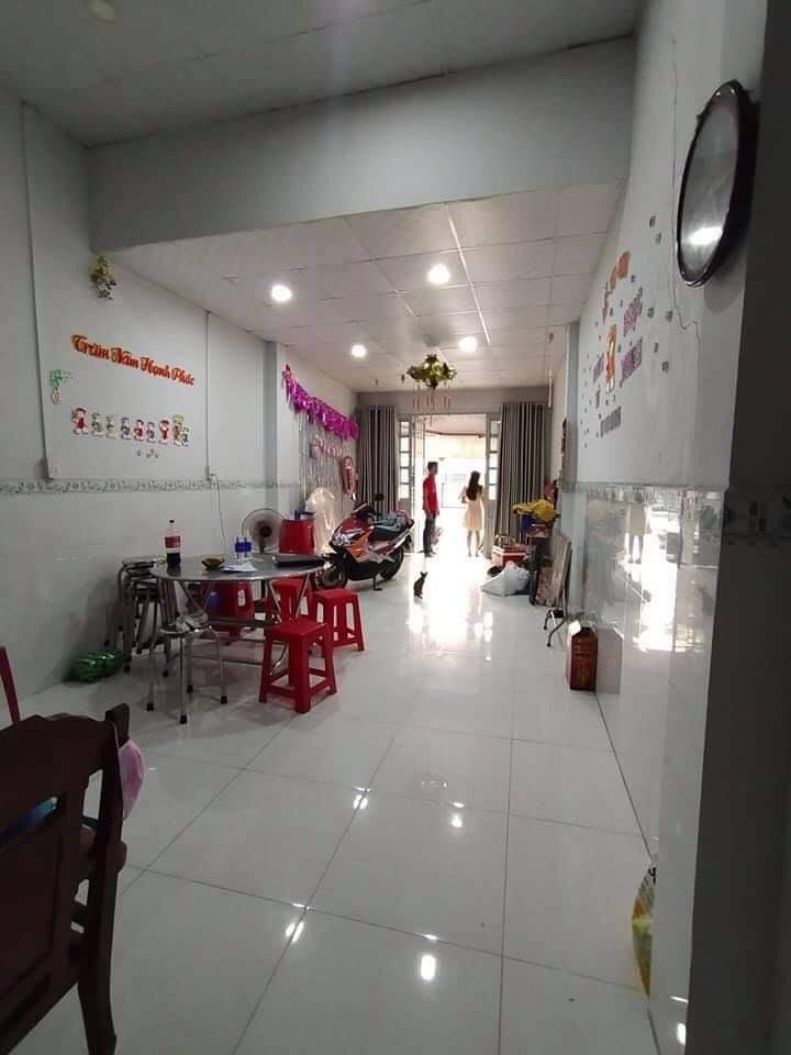 Bán gấp định cư cùng gia đình, Mặt tiền 209m2, giá chỉ 9.x tỷ??