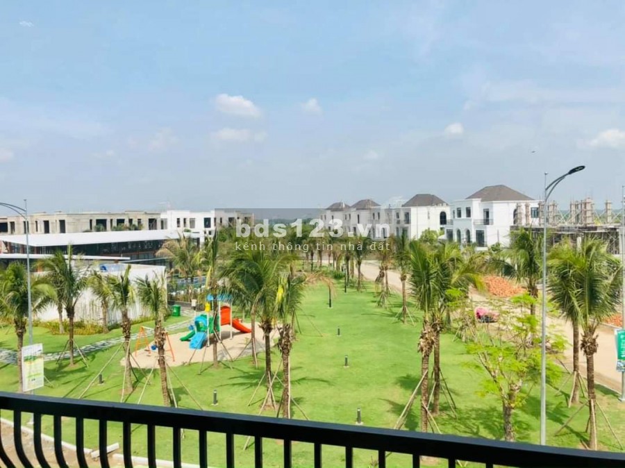Biệt thự nghỉ dưỡng nằm trong sân golf duy nhất phía Tây Sài Gòn