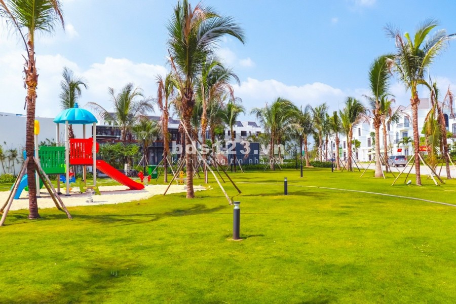 Biệt thự nghỉ dưỡng nằm trong sân golf duy nhất phía Tây Sài Gòn