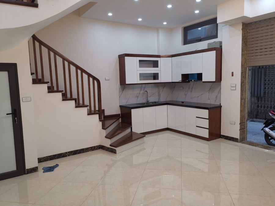 Siêu phẩm Cầu Giấy, KINH DOANH, dt 40M. 5 tầng, giá 5.5 tỷ
