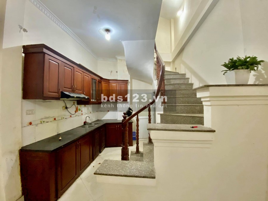 Bán nhà Ngọc Thụy 40m móng 5 tầng 2,3tỷ