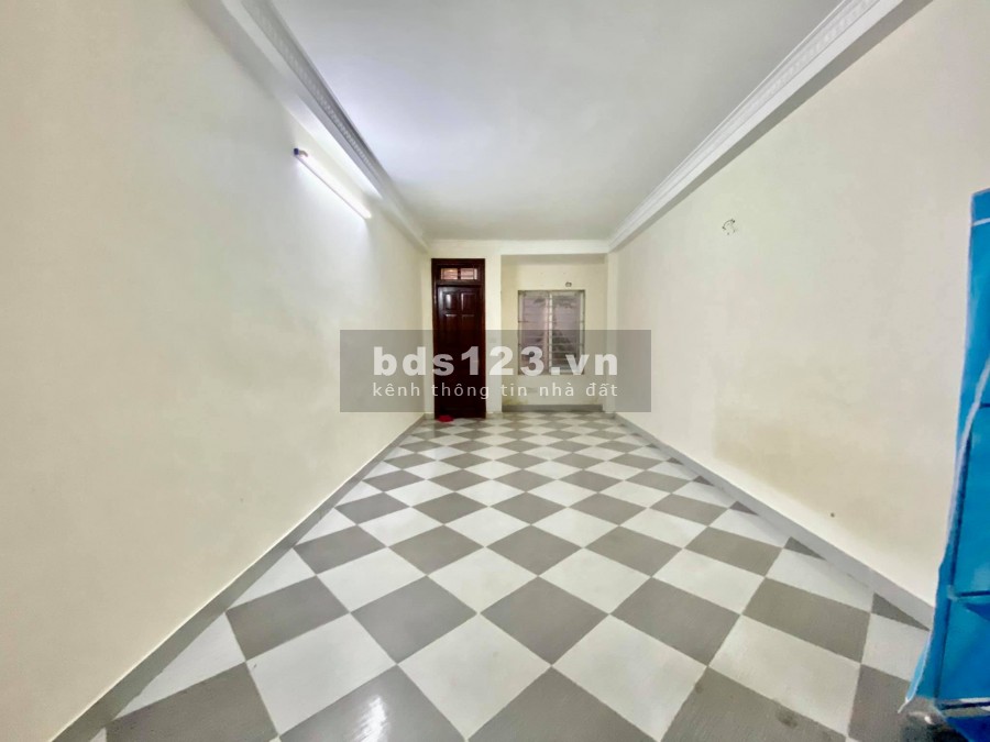 Bán nhà Ngọc Thụy 40m móng 5 tầng 2,3tỷ