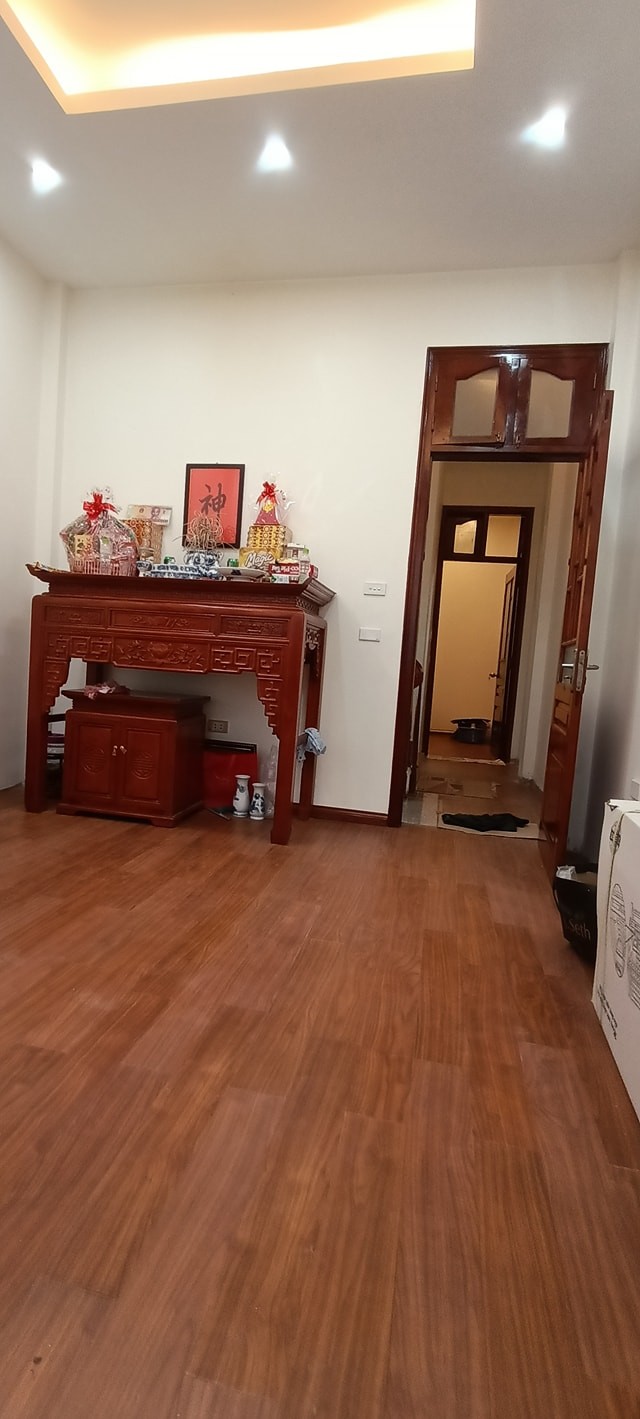 Bán gấp nhà Khương Đình 40m2 x 5 Tầng, MT 4m, Giá 4.6 Tỷ. LH: 0967469345