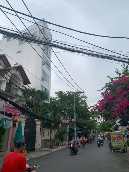 MẶT TIỀN ĐANG KINH DOANH QUÁN ỐC, VỊ TRÍ KINH DOANH TRÃI DÀI CẢ ĐOẠN ĐƯỜNG, CẠNH BÊN TRƯỜNG ĐẠI HỌC TÀI CHÍNH QUẬN 7. DT 5 x 20 CHỈ 9.150tỷ