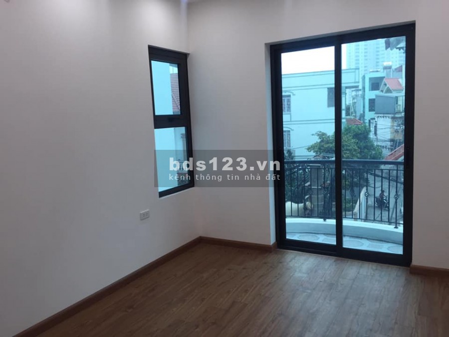 Ô tô đỗ cửa, vào nhà, kinh doanh, Bát Khối, Long Biên, hà Nội