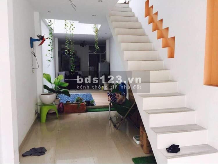 Nhà Bến Vân Đồn 54m2 đang cho thuê 16tr Chính chủ gấp bán giá chỉ 4,6 tỷ