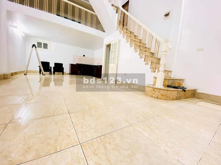 Bán gấp nhà riêng phố Hoàng Văn Thái gần 60m2 giá nhỉnh 5 tỷ để giải quyết vấn đề tài chính
