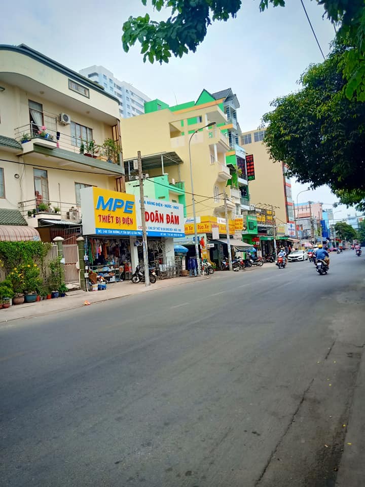 Mặt Tiền Tân Phú Ngay Chợ Tân Hương, Ngang 4.7m VỈA HÈ 5M Nở Hậu