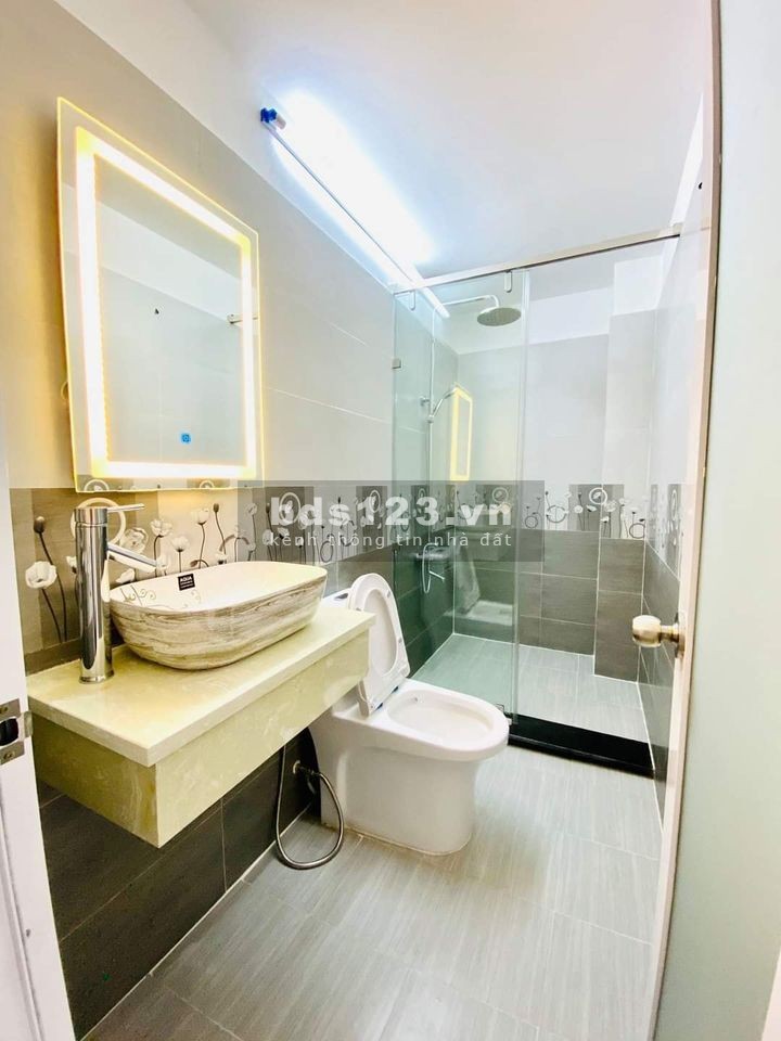 Chỉ 4 tỷ 45, 60m2, 3 tầng, sân thượng, HXH Phan Văn Trị, Phường 10, Quận Gò Vấp.