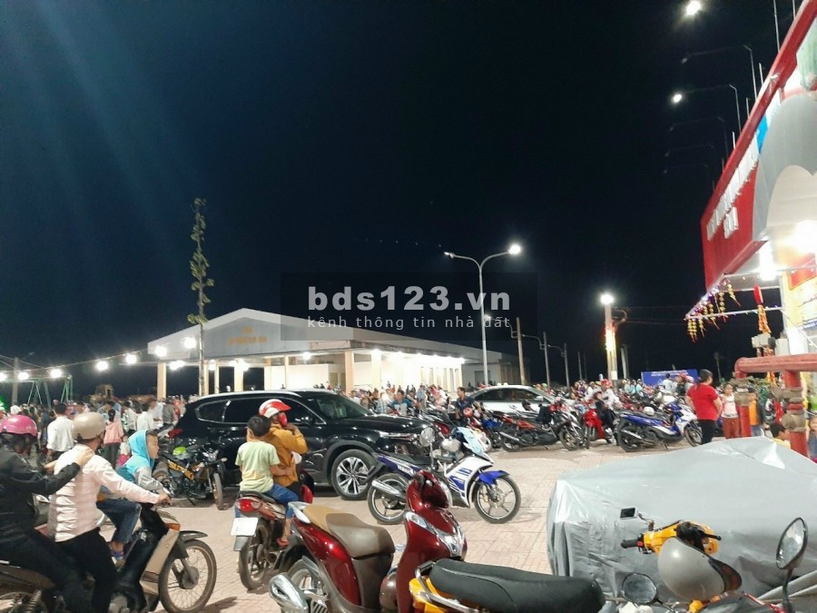 Đất chợ huyện Thạnh Phú, đường Đồng Văn Dẫn