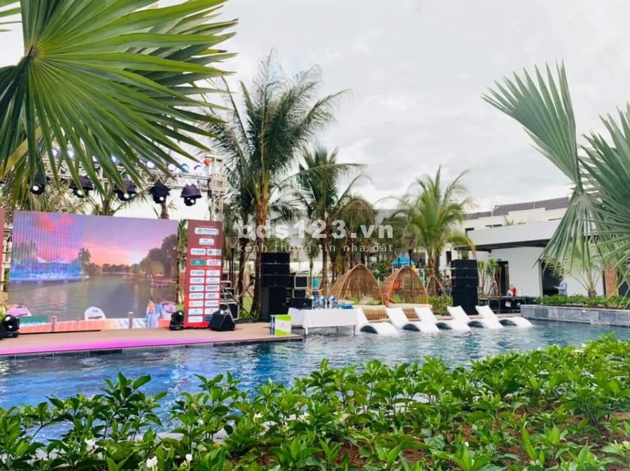 Biệt thự nghỉ dưỡng nằm trong sân golf duy nhất phía Tây Sài Gòn