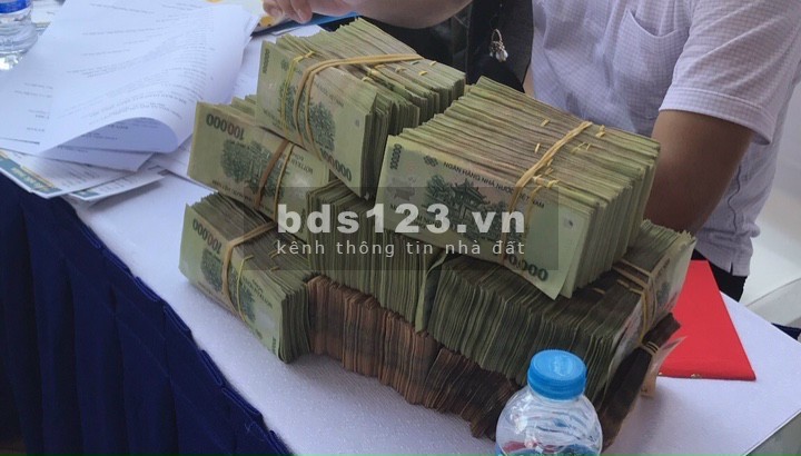 Đất chợ huyện Thạnh Phú, đường Đồng Văn Dẫn