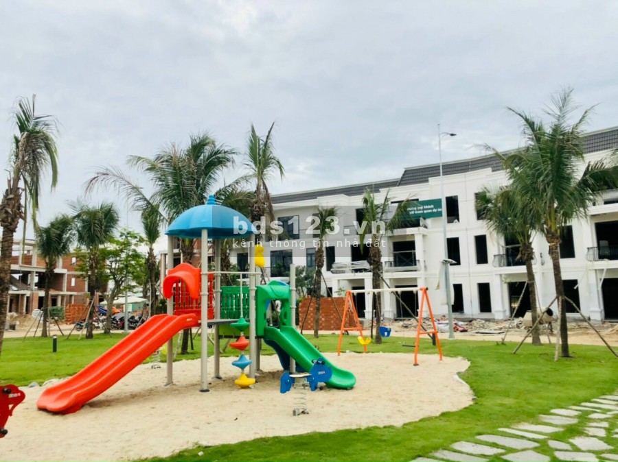 Biệt thự nghỉ dưỡng nằm trong sân golf duy nhất phía Tây Sài Gòn