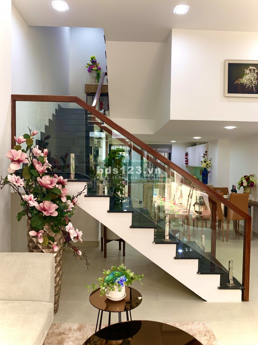 Bán căn shophouse 4 tầng đúc, mặt tiền đối diện trường học, hỗ trợ vay ngân hàng, giá 2.2 tỷ
