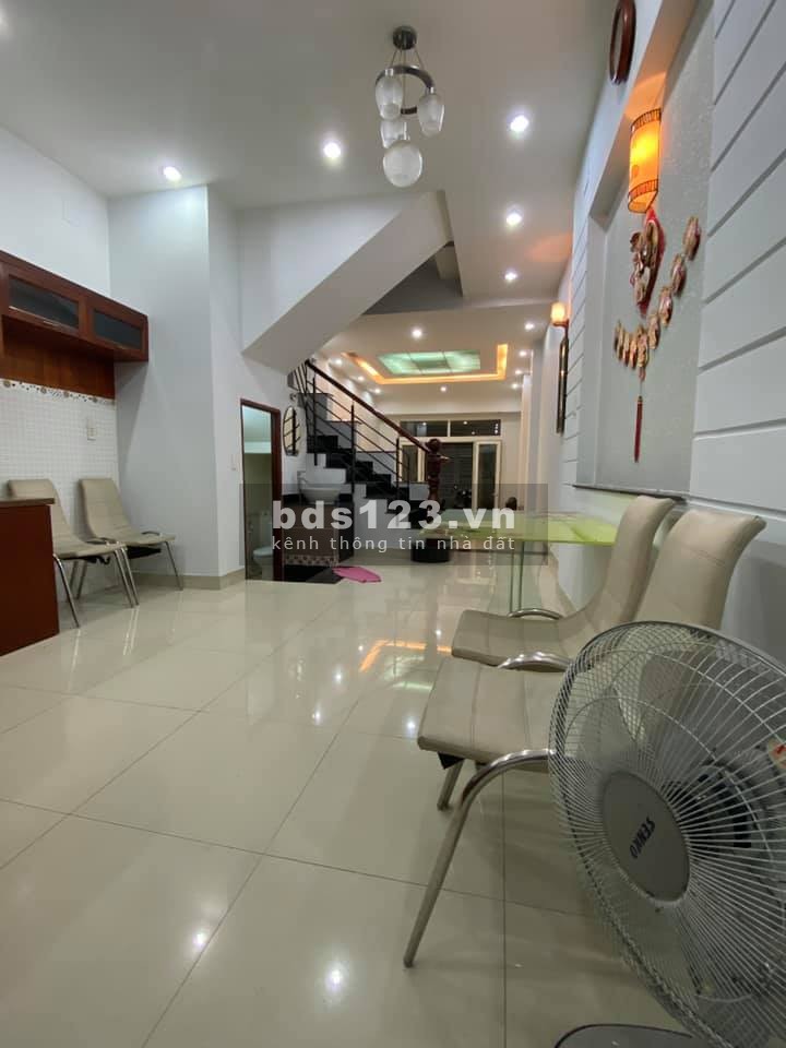 Đến Lúc Phải Chia Tay Căn Nhà Tâm Huyết Đường Trần Phú Quận 5 Diện tích 30 m2 Chỉ 3.8tỷ.