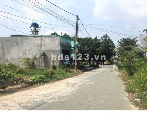 Tôi bán lô đất, đối diện chợ Long Cang 125m2, đã có SHR, đường nhựa
