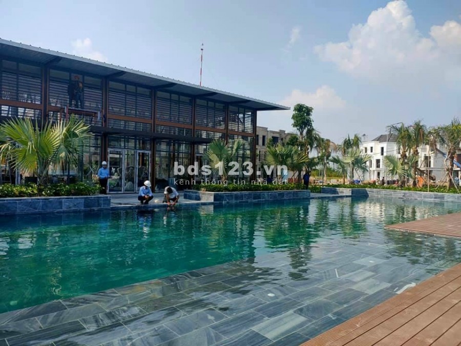 Biệt thự nghỉ dưỡng nằm trong sân golf duy nhất phía Tây Sài Gòn