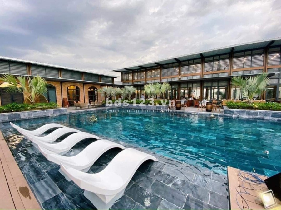 Biệt thự nghỉ dưỡng nằm trong sân golf duy nhất phía Tây Sài Gòn