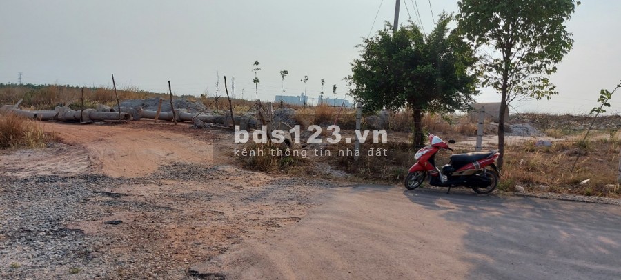 Đất mặt tiền đường nhựa đường số 32 ấp 5 minh thành sát cổng kcn becamex giá 820 triệu