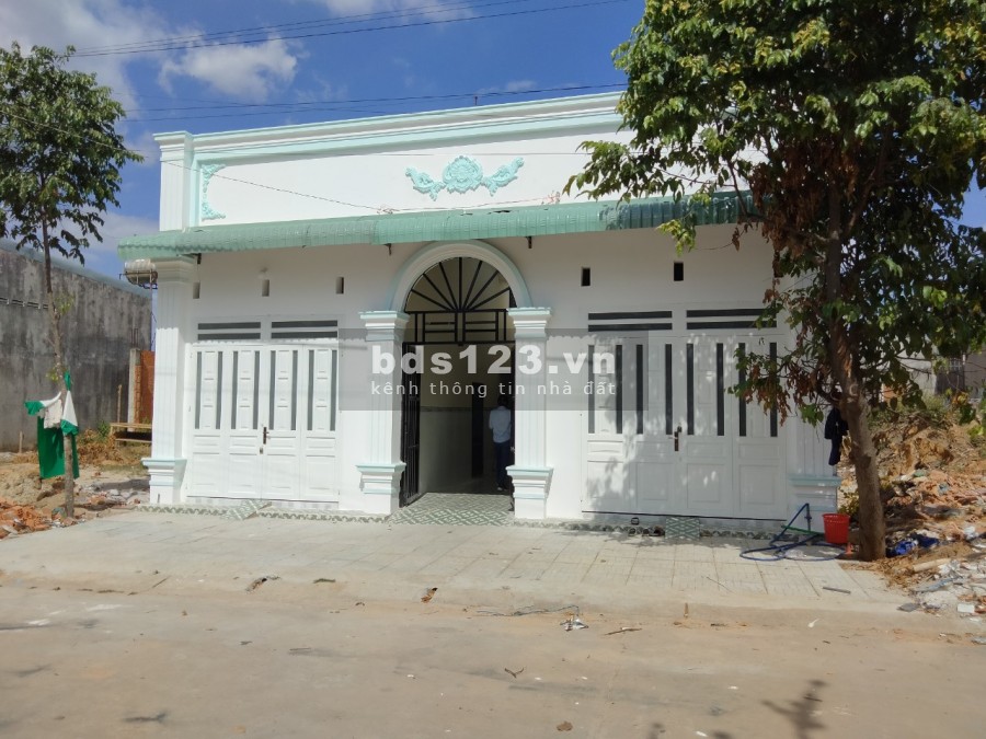 Bán nhanh căn nhà trọ ngay chợ, đối diện khu công nghiệp