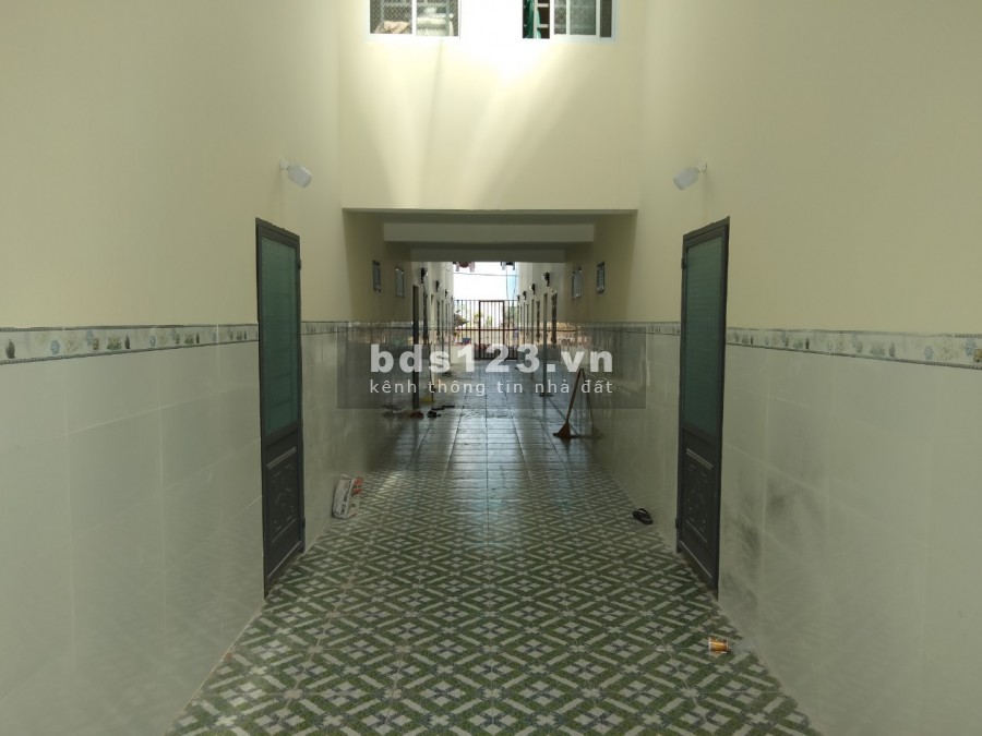 Bán nhanh căn nhà trọ ngay chợ, đối diện khu công nghiệp