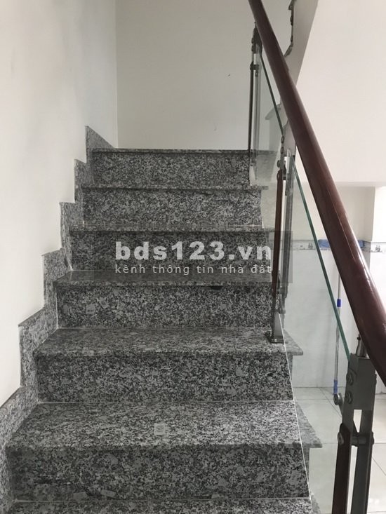 BÁN GẤP NHÀ PHỐ 2 LẦU SÂN THƯỢNG HẺM 3M TRẦN XUÂN SOẠN, PHƯỜNG TÂN HƯNG, QUẬN 7