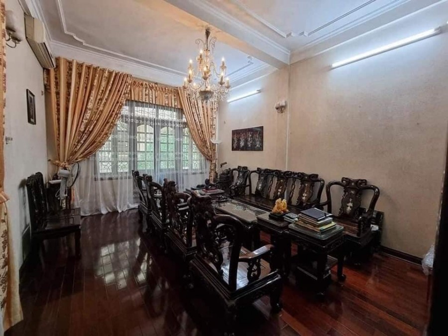 BÁN NHÀ PHÂN LÔ, PHỐ PHÙNG CHÍ KIÊN, GA RA ÔTÔ, NỘI THẤT GỖ QUÝ. DT 80M, 4 TẦNG, MT 4.2M
