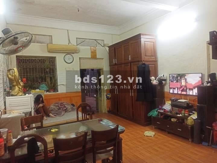 P Nguyễn Đình Hoàn,Bán Nhà DT: 63m,MT: 4.5m,Ngõ xe 3 Gác,Gần phố ,Q.Cầu Giấy