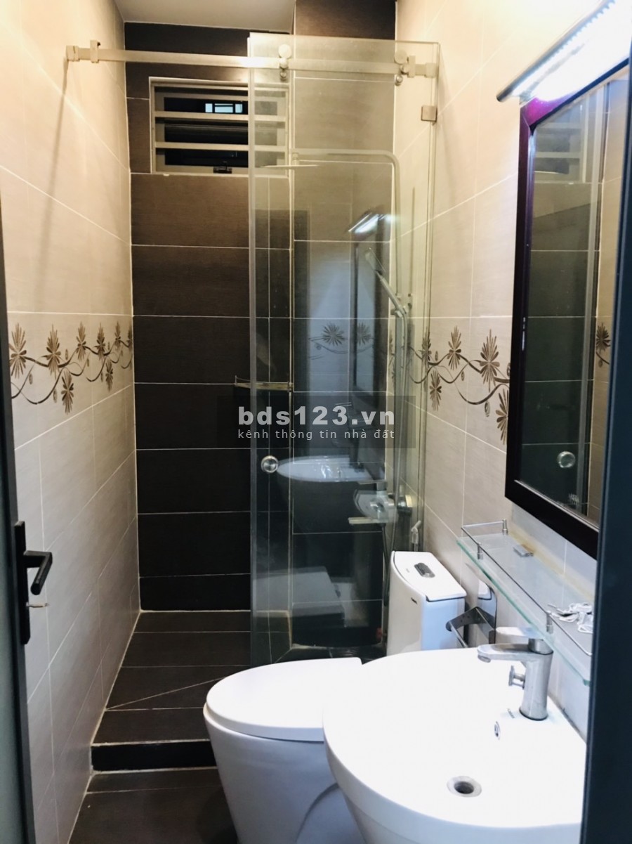 Cho thuê nhà 2 MT 262 Nguyễn Thái Sơn, P. 4, GV, 4x20m, 1T4L, giá thương lương hỗ trợ dịch.
