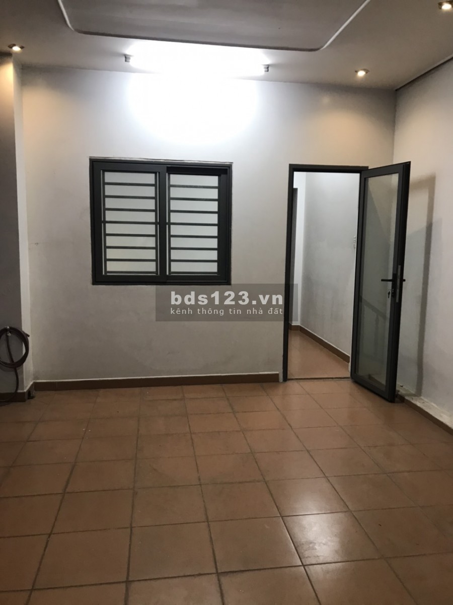 Cho thuê nhà 2 MT 262 Nguyễn Thái Sơn, P. 4, GV, 4x20m, 1T4L, giá thương lương hỗ trợ dịch.