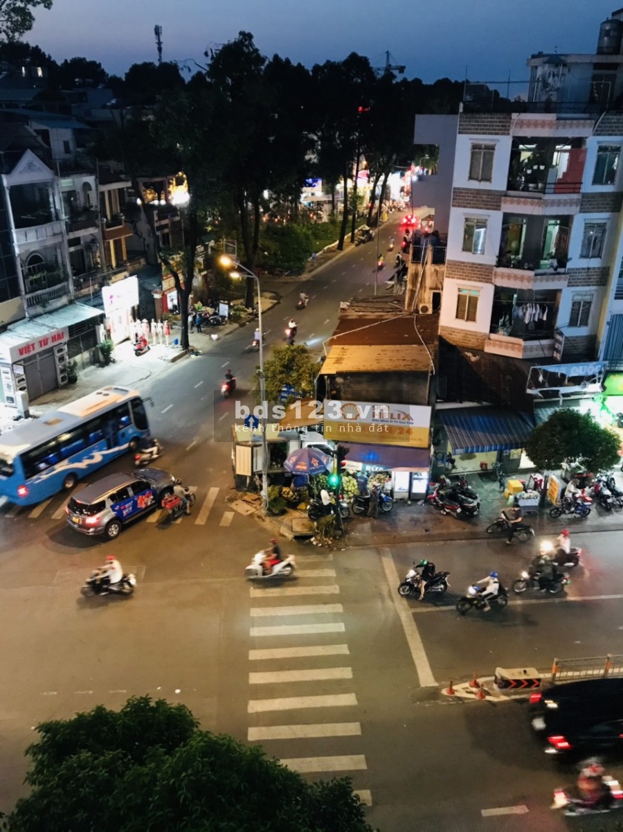 Cho thuê nhà 2 MT 262 Nguyễn Thái Sơn, P. 4, GV, 4x20m, 1T4L, giá thương lương hỗ trợ dịch.