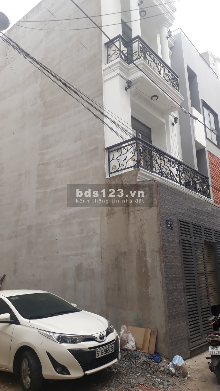 Bán nhà 1 trệt 2 lầu đường số 2 phường Trường Thọ Q.Thủ Đức có garaoto trong nhà