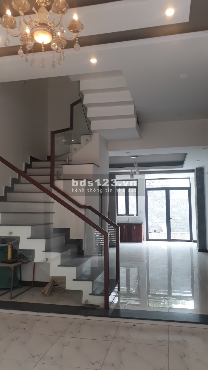 Bán nhà 1 trệt 2 lầu đường số 2 phường Trường Thọ Q.Thủ Đức có garaoto trong nhà