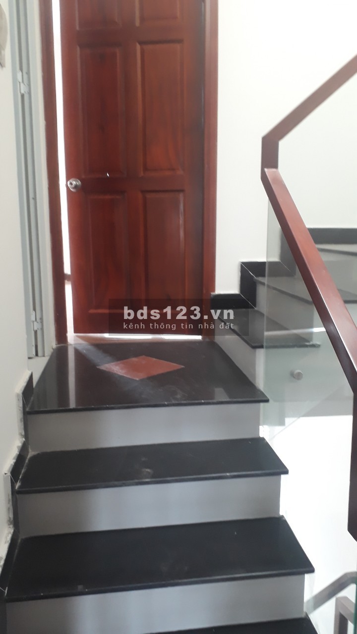 Bán nhà 1 trệt 2 lầu đường số 2 phường Trường Thọ Q.Thủ Đức có garaoto trong nhà