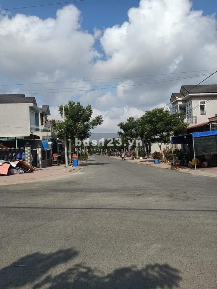 Bán đất thổ cư mặt tiền đường N22, kế bên trường Mầm non Ánh Cầu Vồng, giá 1.55 tỷ, diện tích 125m2. SHR Liên hệ 0374991279 Minh Anh