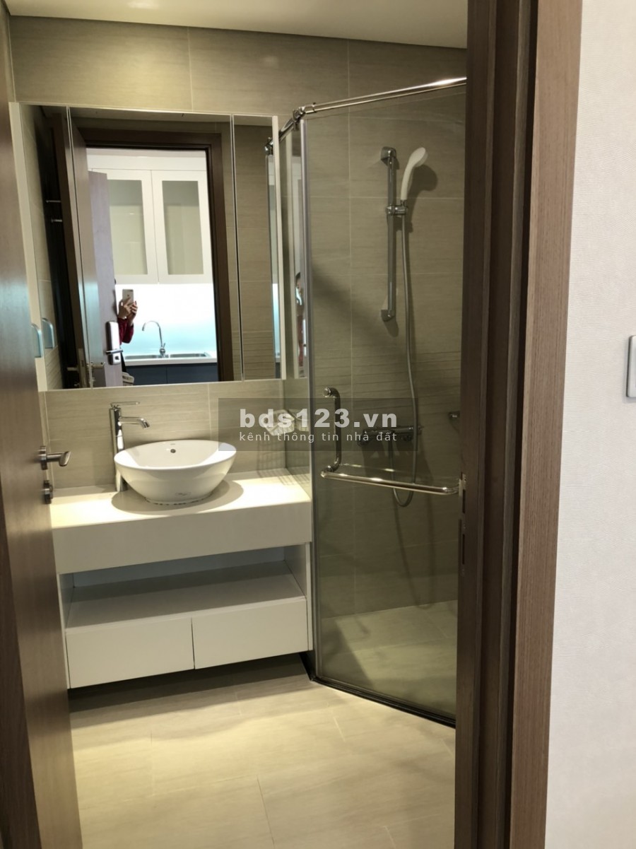 Chính chủ cho thuê căn hộ 1PN-30m2 nội thất cơ bản giá chỉ 6,5 tr/th tại Vinhomes Greenbay Mễ Trì.
