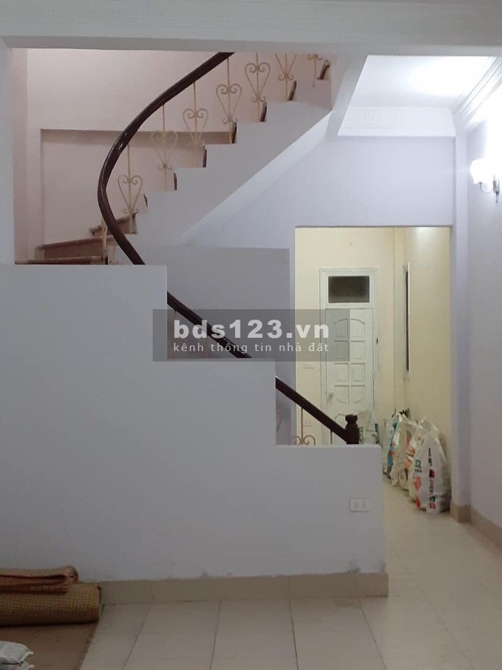Bán nhà 3 tầng 2 mặt ngõ, ngõ 242 Đường Láng 82m2 giá 5,75 tỷ. LH 0912442669