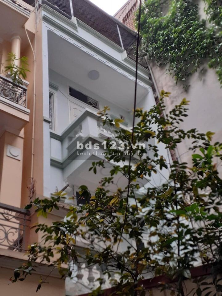 Bán nhà 3 tầng 2 mặt ngõ, ngõ 242 Đường Láng 82m2 giá 5,75 tỷ. LH 0912442669