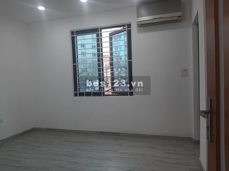 Bán 1 nhà ra đường Giải Phóng, Thanh Xuân 40/55mT2x4T, Mt4.5m, nhỉnh 4 tỷ