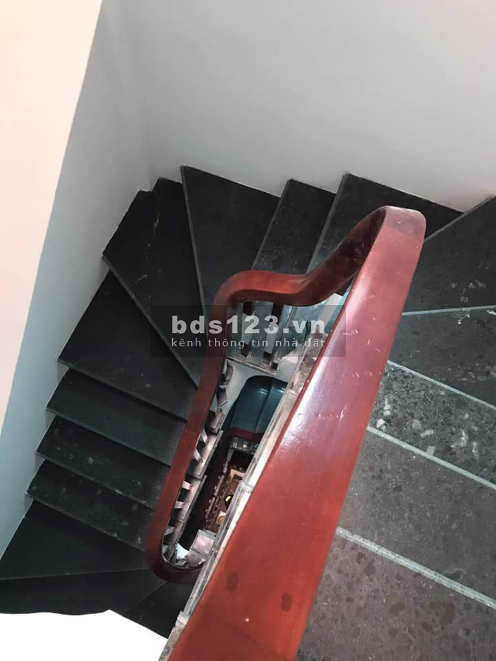 NHÀ MỚI CẦU DIỄN 37M2 x 5 TẦNG Ô TÔ ĐỖ CỬA NGÕ THÔNG RỘNG TẶNG FULL NỘI THẤT XỊN