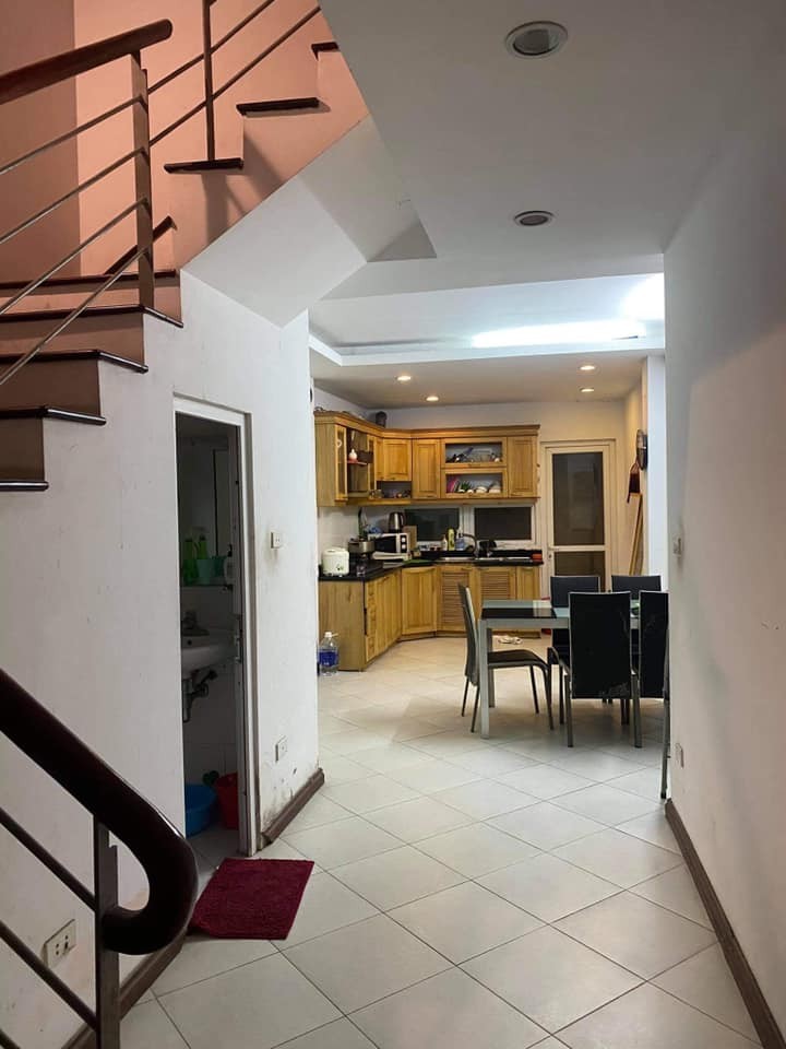 Giá hấp dẫn Nhất khu vực, nhà Trung Kính 48m2, 4 tầng đẹp chỉ 3,2 tỷ
