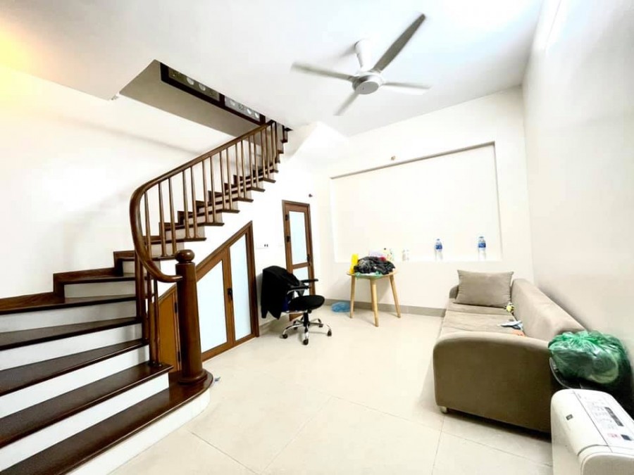 Bán Nhà Phân Lô Hoàng Văn Thái 35m2, Gần Phố, Mặt Tiền 4.4m, Ô Tô Vào Nhà Chỉ 6.2 Tỷ