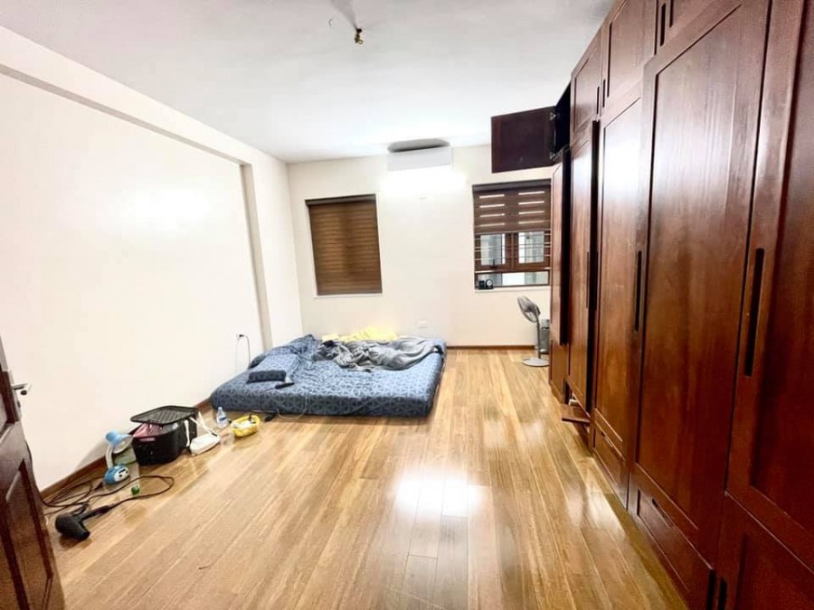 Bán Nhà Phân Lô Hoàng Văn Thái 35m2, Gần Phố, Mặt Tiền 4.4m, Ô Tô Vào Nhà Chỉ 6.2 Tỷ