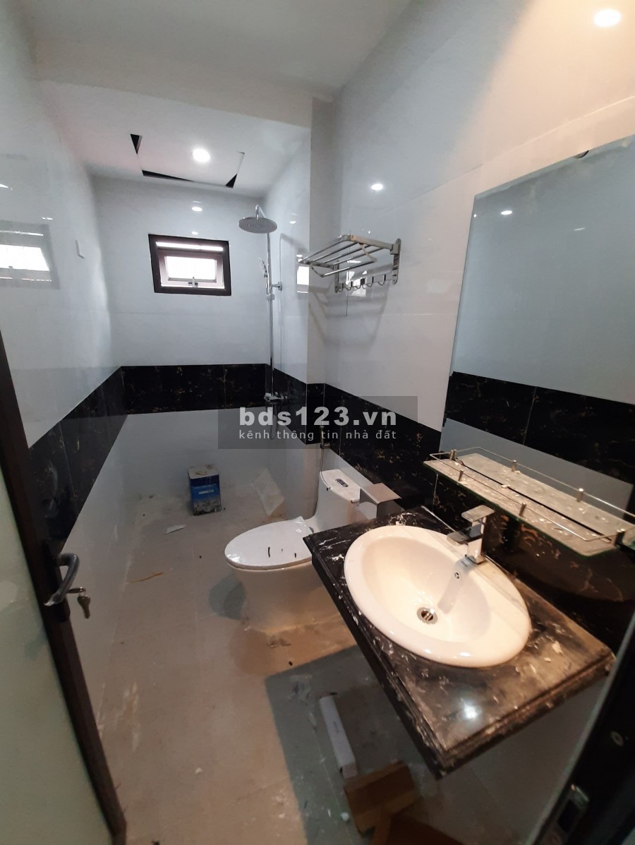 Bán nhà kinh doanh, ô tô qua cửa 7 tầng thang máy Cầu Giấy 65m hơn 13 tỷ